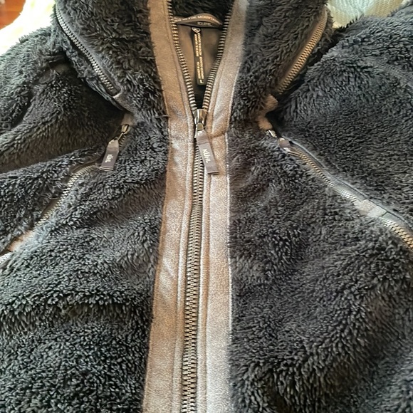 Kuhl women’s size L fuzzy black jacket - Picture 3 of 4